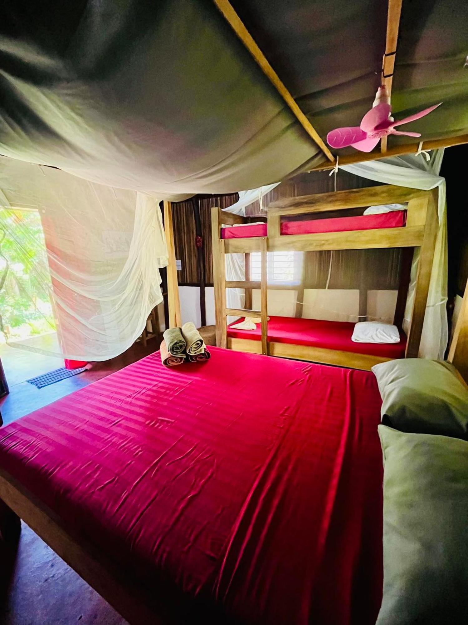 Tamarin Lodge Ampangorinana Exteriör bild