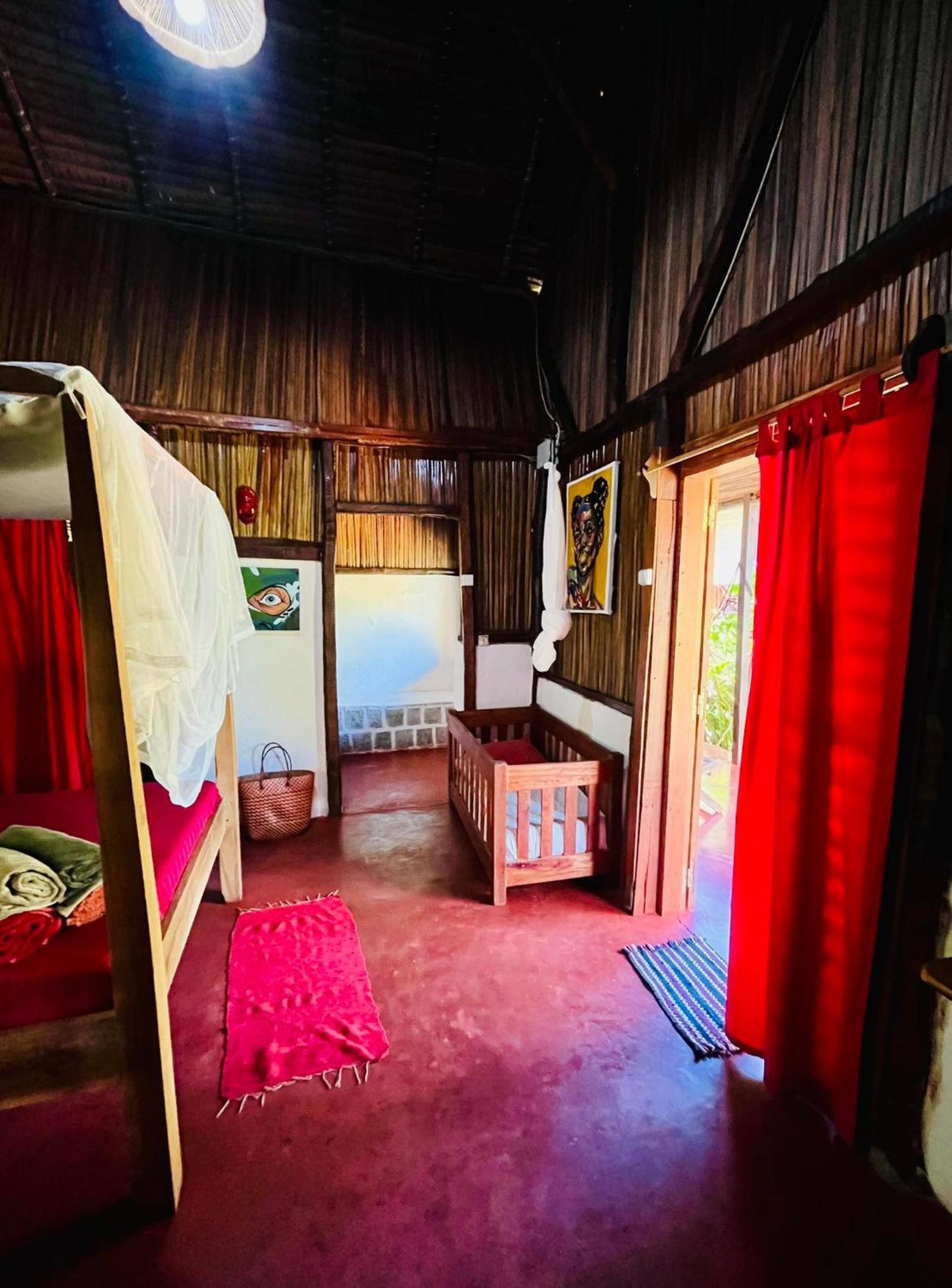 Tamarin Lodge Ampangorinana Exteriör bild